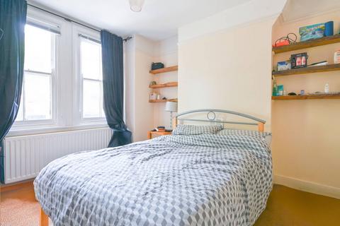 3 bedroom flat to rent, Trouville road, Abbeville Village, London, SW4