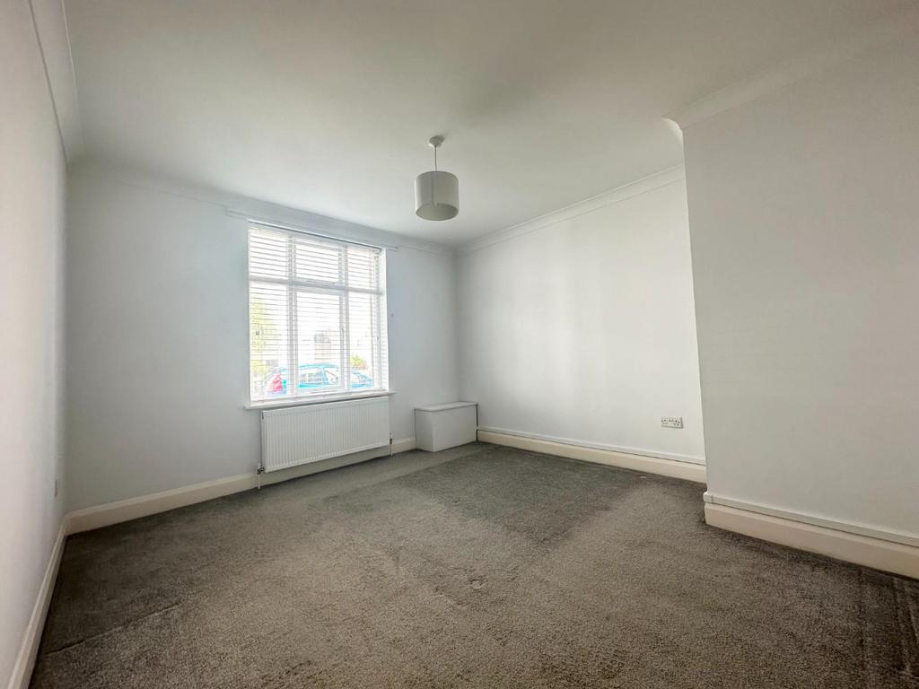 E - BEDROOM 1.jpg