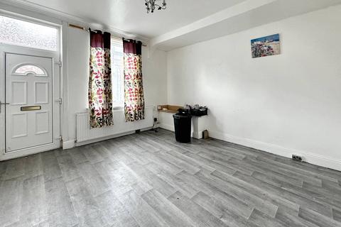 2 bedroom terraced house for sale, Westbourne Mount, Leeds LS11