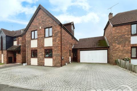 5 bedroom link detached house for sale, Inkpen Gardens, Lychpit, Basingstoke