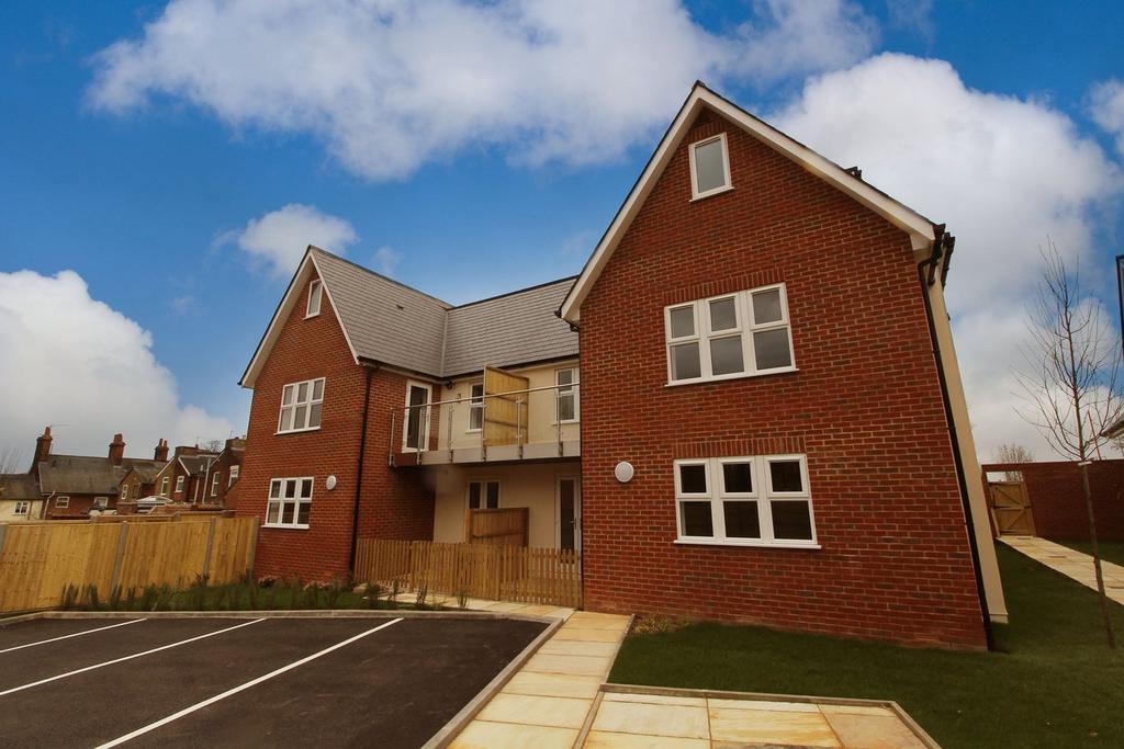 Nightingale Road, Hitchin, SG5 2 bed apartment to rent £1,395 pcm (£