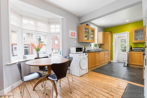 1 Crescent Road, East Grinstead, RH19 1HR
