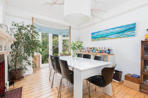 1 Crescent Road, East Grinstead, RH19 1HR