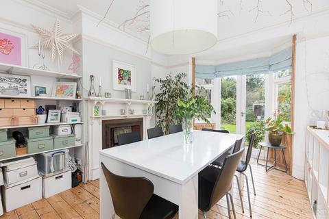 1 Crescent Road, East Grinstead, RH19 1HR