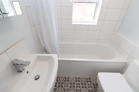 20b Aspen Close, Rushden, NN10 9BX