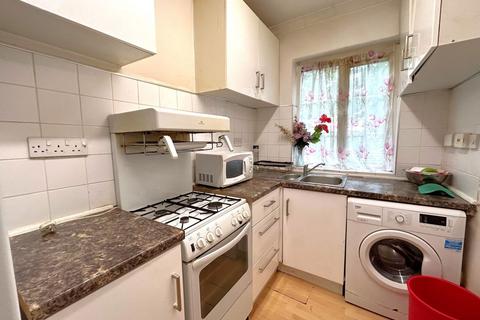 2 bedroom maisonette for sale, Willow Tree Lane, Hayes, UB4 9BL