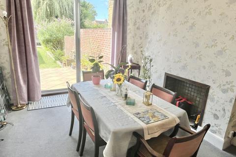 220 Boston Road, London, W7 2AD