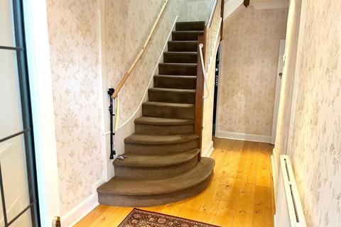 220 Boston Road, London, W7 2AD