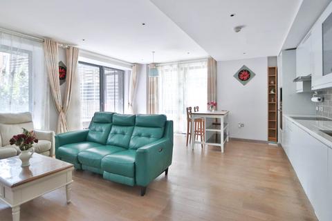 4 bedroom apartment for sale, Drapers Yard, London