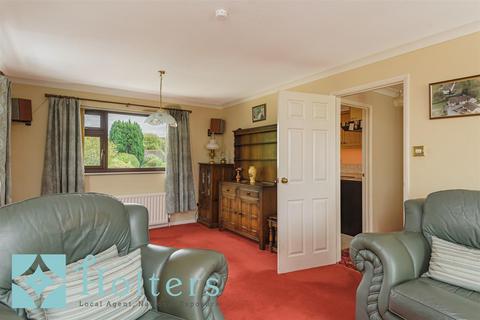 3 bedroom detached bungalow for sale, Underhill Crescent, Knighton