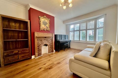 3 bedroom semi-detached house to rent, Lyncroft Avenue, Pinner HA5