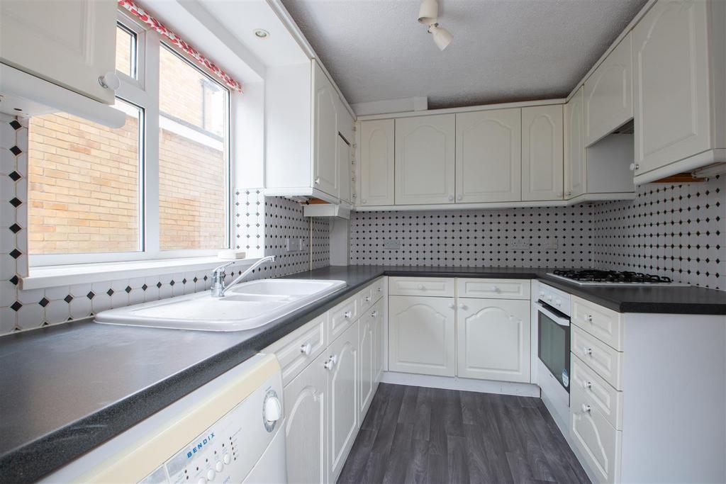 Bletchley 3 bed semidetached house to rent £1,500 pcm (£346 pw)