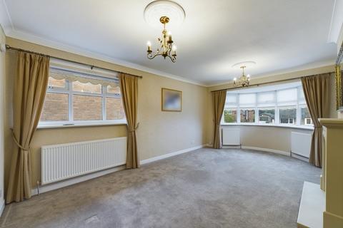 2 bedroom detached bungalow to rent, Cotswold Crescent, Whiston