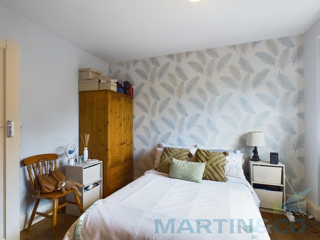 Bedroom pic 2