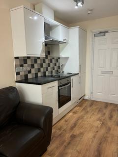 Studio to rent, Flat ,  Park Street, Luton