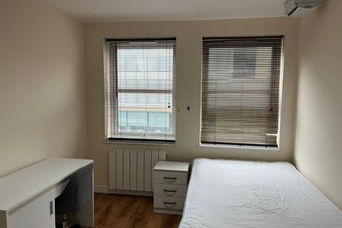 Studio to rent, Flat ,  Park Street, Luton