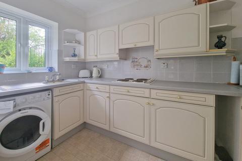 1 bedroom apartment for sale, Pyrford Gardens, Lymington SO41