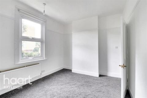 3 bedroom flat to rent, Manor Road, Westcliff-on-Sea