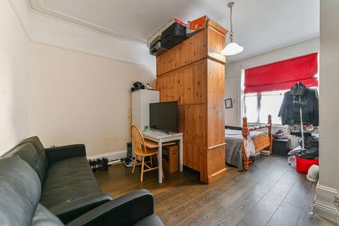 3 bedroom flat for sale, Mount Ephraim Road, Streatham Hill, London, SW16