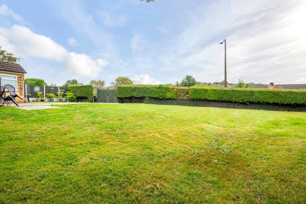 Front garden 1.3