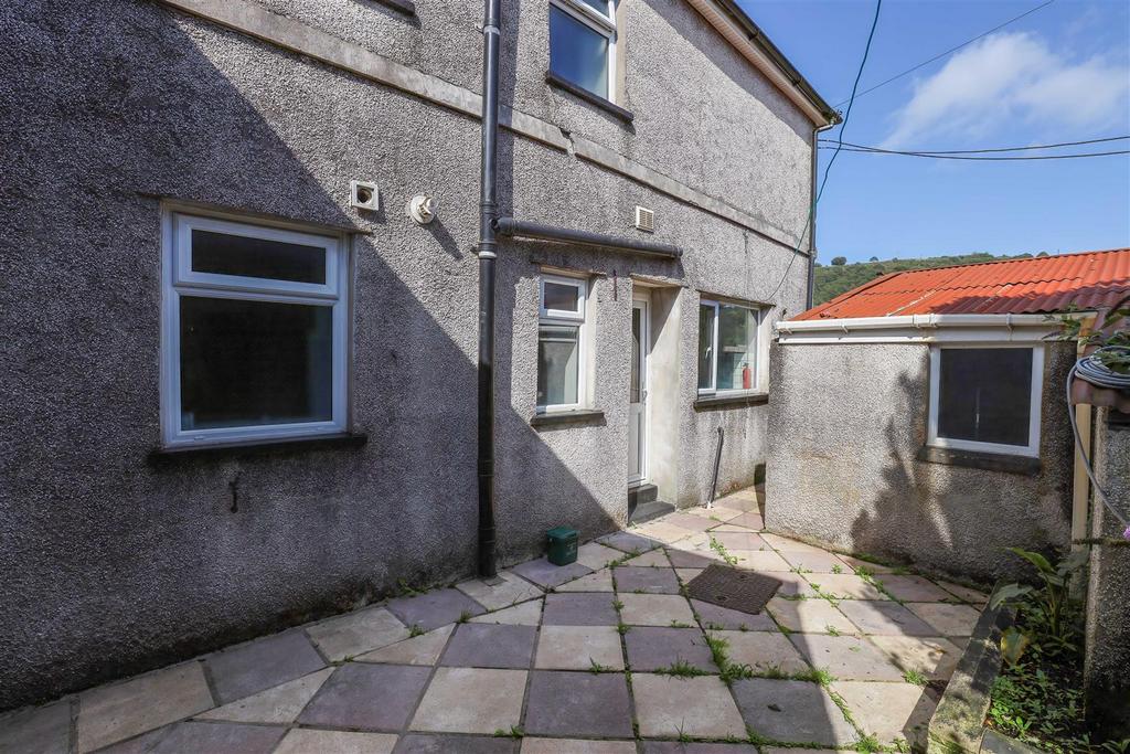 Bridge Street, Treforest, Pontypridd 4 bed end of terrace house to rent