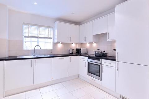 2 bedroom flat to rent, Fulham Road, London SW3