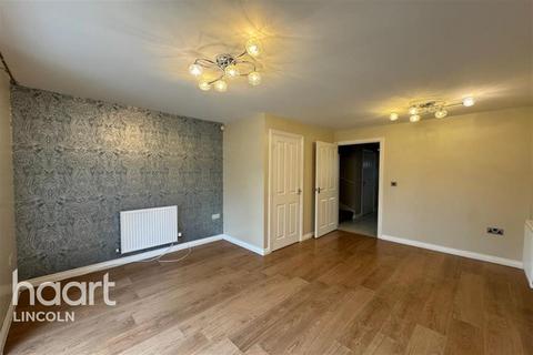 3 bedroom end of terrace house to rent, Poppy Road