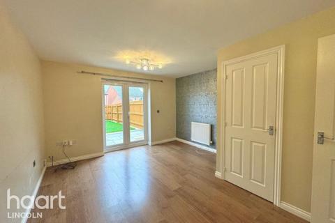 3 bedroom end of terrace house to rent, Poppy Road, Lincoln