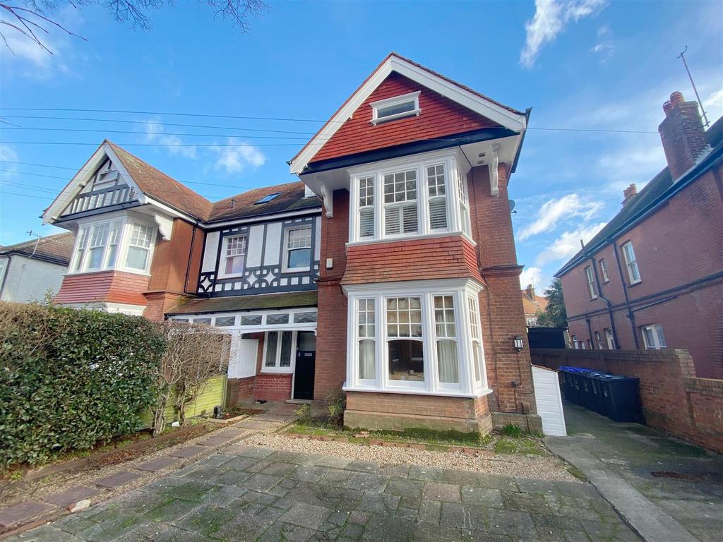 Shakespeare Road, Worthing BN11 1 bed flat to rent £995 pcm (£230 pw)