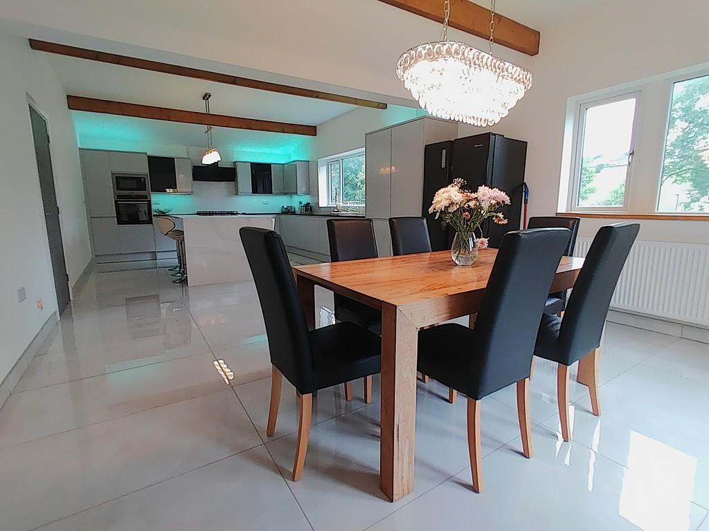 Kitchen &amp; Dining space