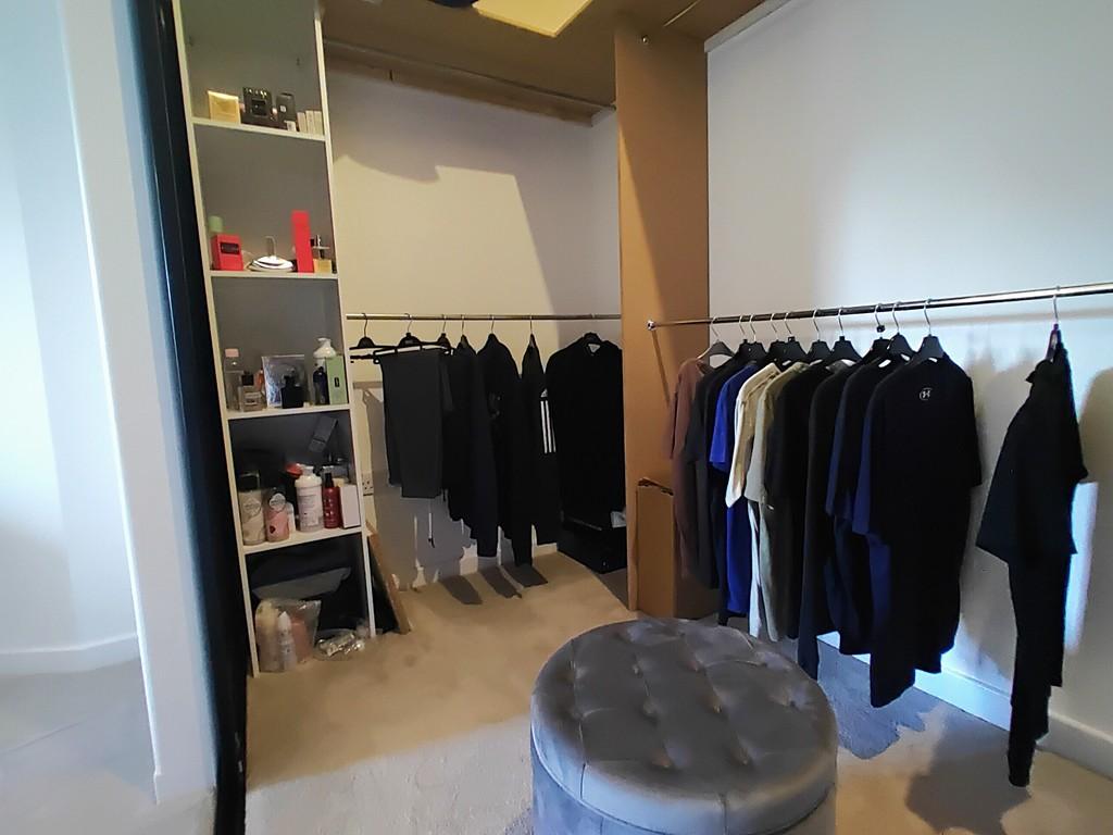 Walk in Wardrobe 2