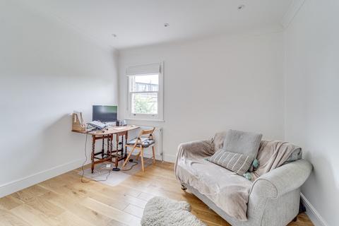 133d Stapleton Hall Road, London, N4 4RB