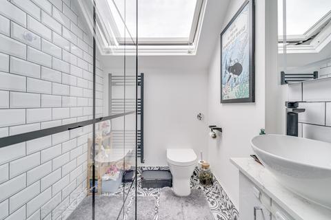 133d Stapleton Hall Road, London, N4 4RB