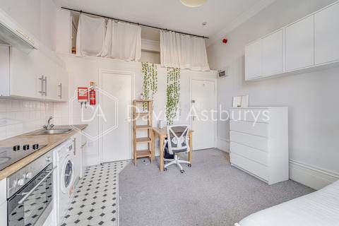 Studio to rent, Camden Road, Holloway, London