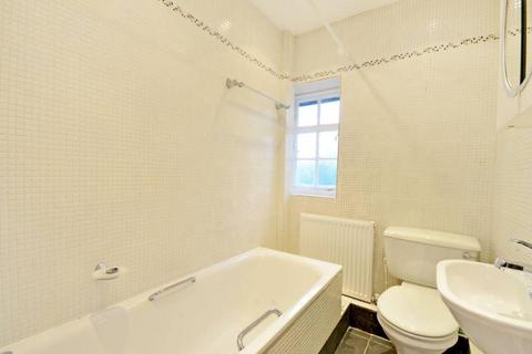 2 bedroom maisonette to rent, Neale Close Hampstead Garden Suburb NW11