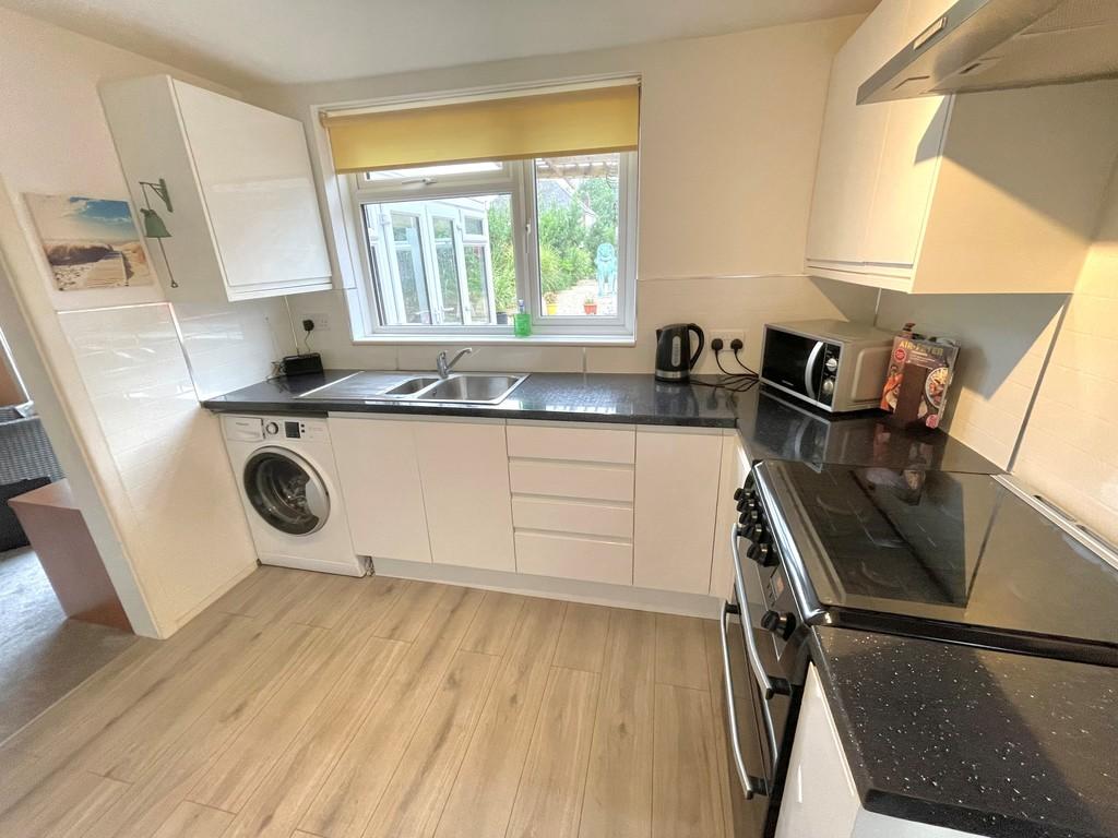 14 Meadow Way Kitchen 2
