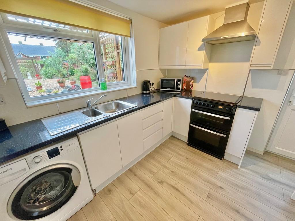 14 Meadow Way Kitchen 1
