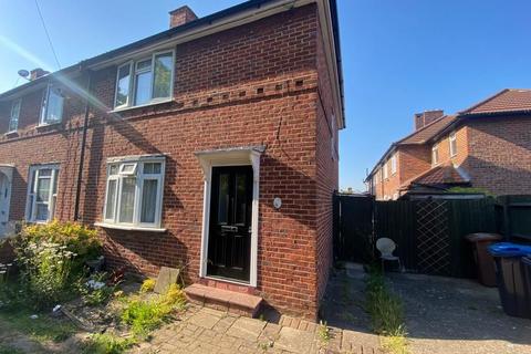 3 bedroom terraced house to rent, Newhouse Walk, Morden SM4