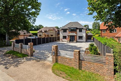 4 bedroom detached house for sale, White Feathers, Oakley, RG23