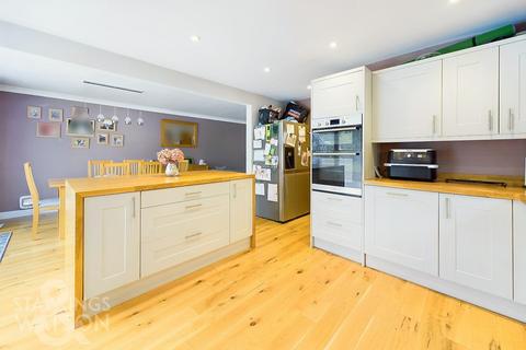 4 bedroom detached house for sale, Grovebury Close, Brundall, Norwich