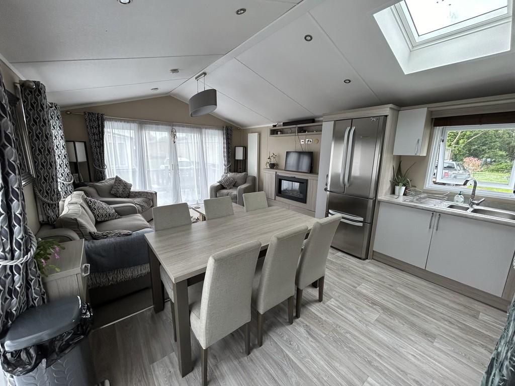 Dobbs Weir Caravan Site, Essex Road 2 bed park home for sale £115,000