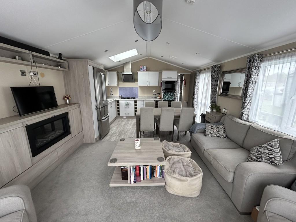 Dobbs Weir Caravan Site, Essex Road 2 bed park home for sale £115,000