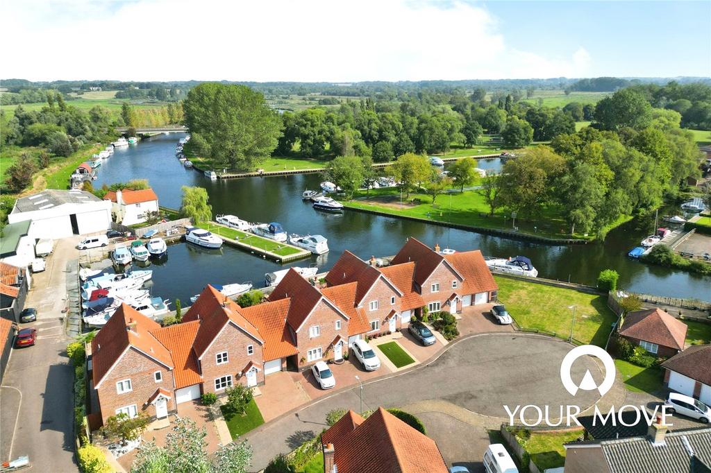 River View, Beccles NR34 4 bed link detached house - £530,000
