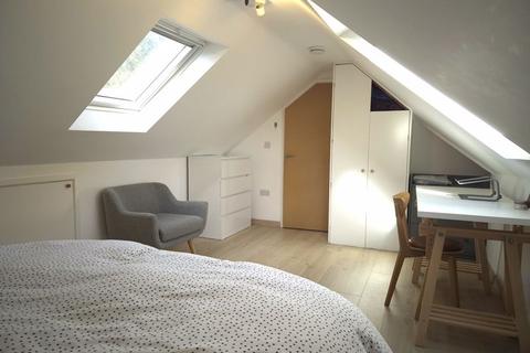 70 Cliff Road, Leeds, LS6 2EZ
