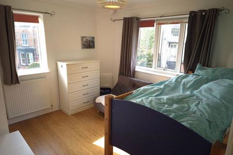 70 Cliff Road, Leeds, LS6 2EZ
