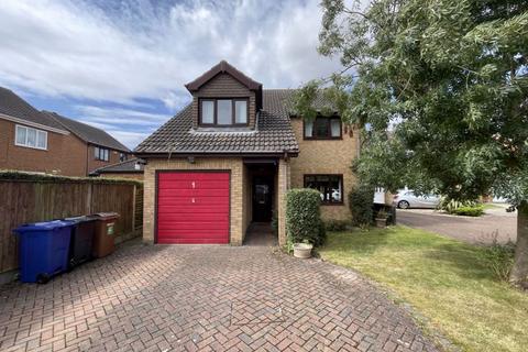 4 bedroom detached house for sale, COLTSFOOT DRIVE, WALTHAM