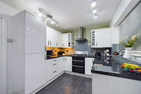33 Bushfield Road, Albrighton, Wolverhampton, WV7 3PG