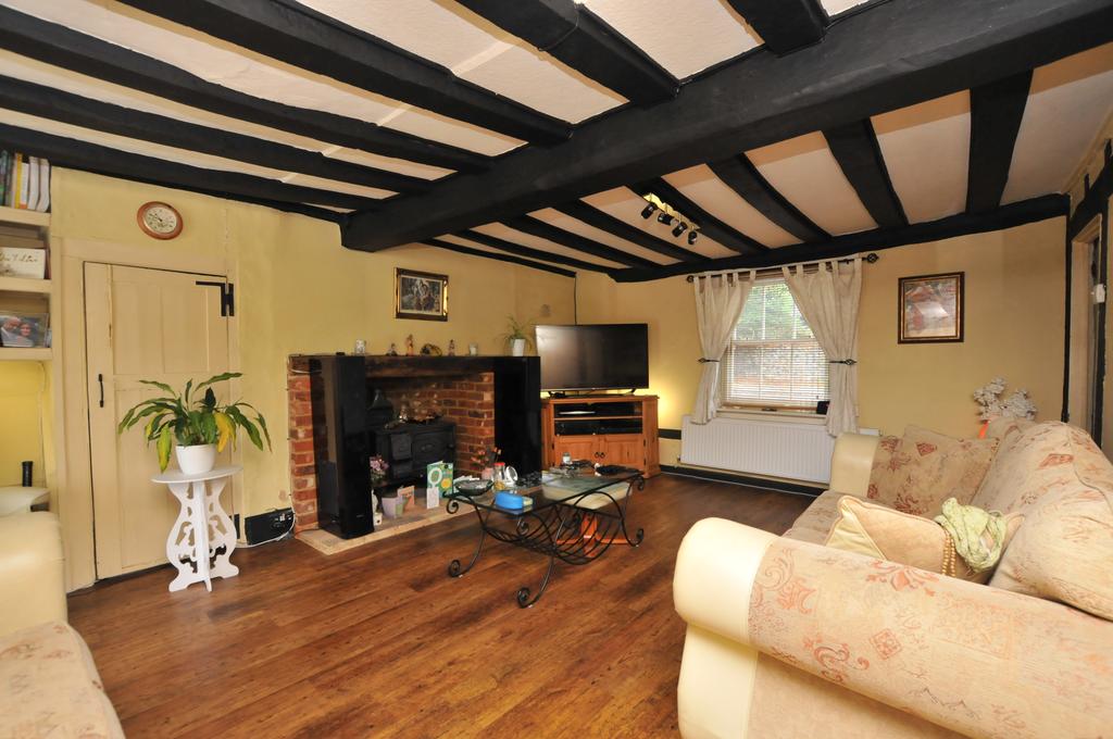 Potter Street, Sible Hedingham 2 bed terraced house to rent £1,300