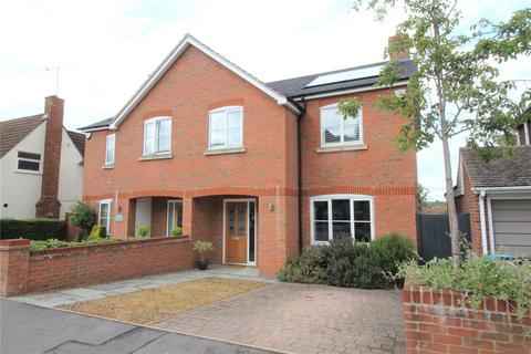 3 bedroom semi-detached house to rent, Chestnut Drive, Berkhamsted.