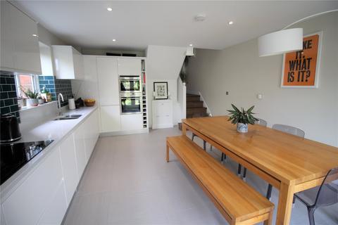 3 bedroom semi-detached house to rent, Chestnut Drive, Berkhamsted.